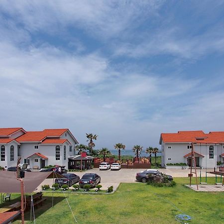 Morning Beach Pension Чеджу Екстериор снимка