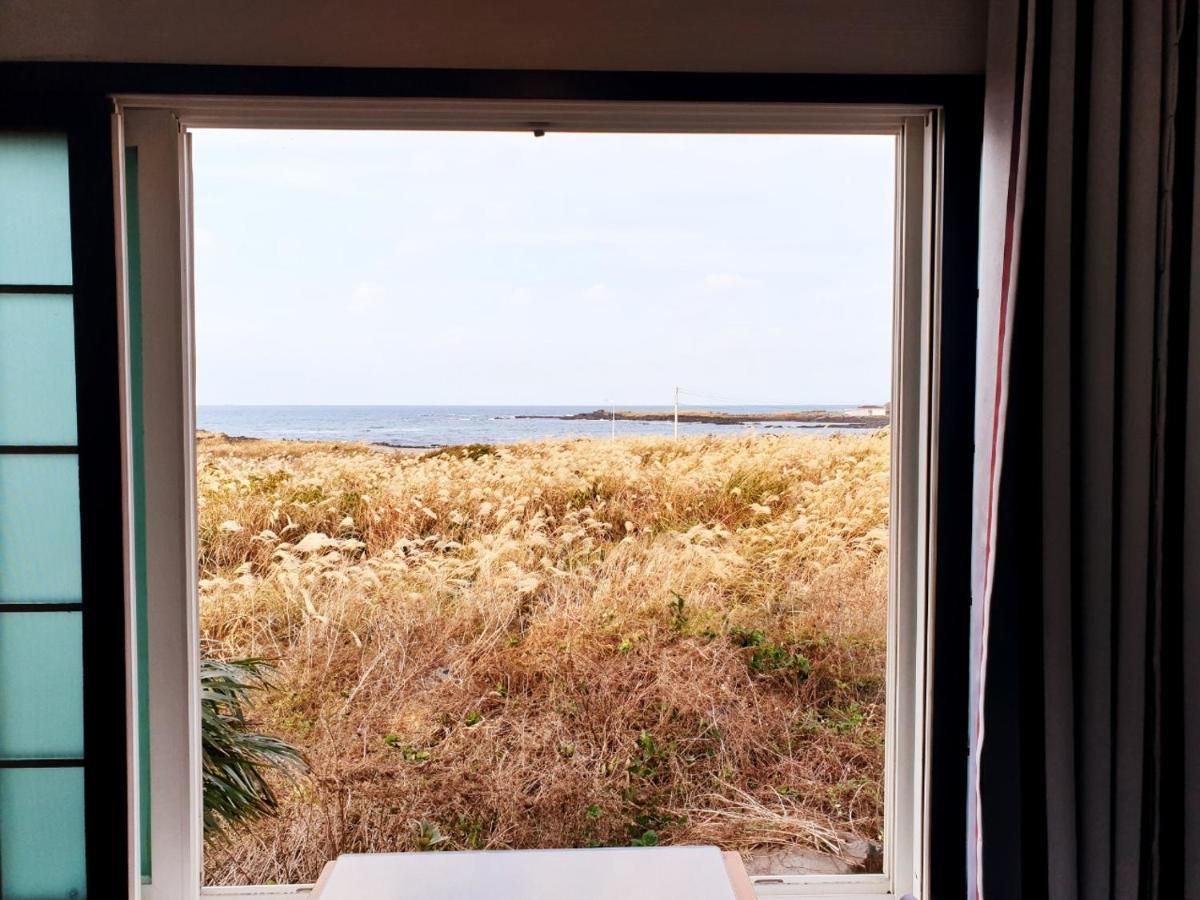 Morning Beach Pension Чеджу Екстериор снимка