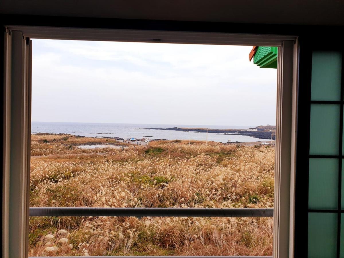 Morning Beach Pension Чеджу Екстериор снимка