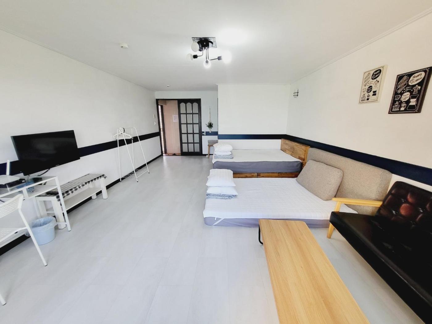 Morning Beach Pension Чеджу Екстериор снимка